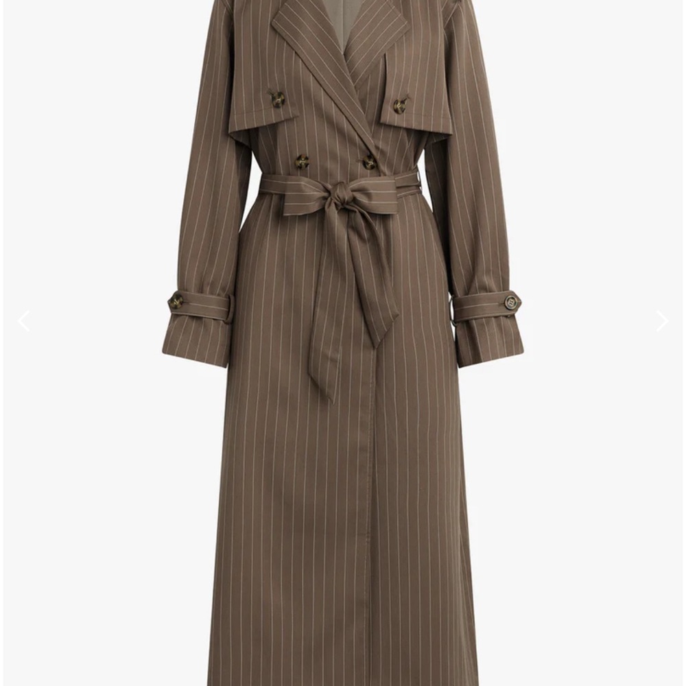 Favorite daughter 
Matching set
THE CHARLES TRENCH.